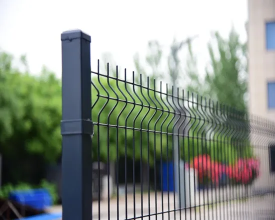 Welded wire mesh fence